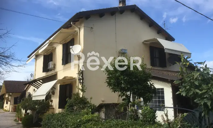 Rexer-Cerasella-Agriturismo-con-piscina-e-bellissimo-giardino-Terrazzo