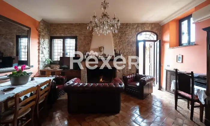 Rexer-Priverno-Immobile-ubicato-nel-centro-storico-di-Priverno-con-ingresso-indipendente-Altro