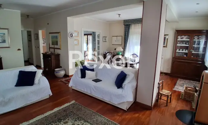 Rexer-Introdacqua-Elegante-villetta-con-giardino-Altro