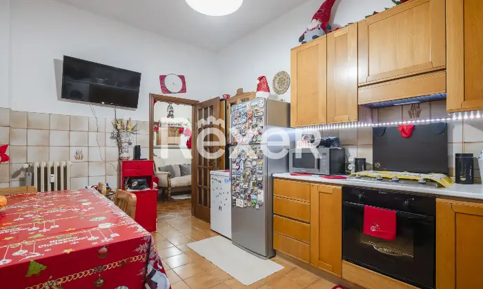 Rexer-Firenze-Puccini-pressi-ampio-quadrivani-con-due-balconi-Altro