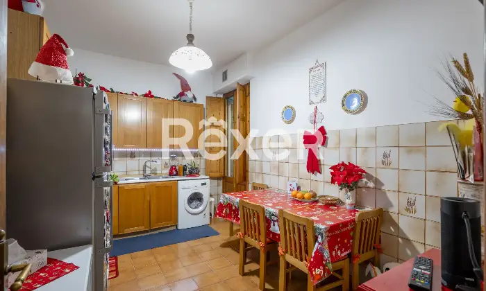 Rexer-Firenze-Puccini-pressi-ampio-quadrivani-con-due-balconi-Altro