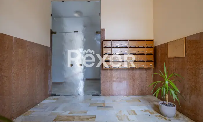 Rexer-Firenze-Puccini-pressi-ampio-quadrivani-con-due-balconi-Altro