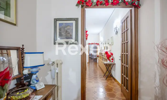 Rexer-Firenze-Puccini-pressi-ampio-quadrivani-con-due-balconi-Altro