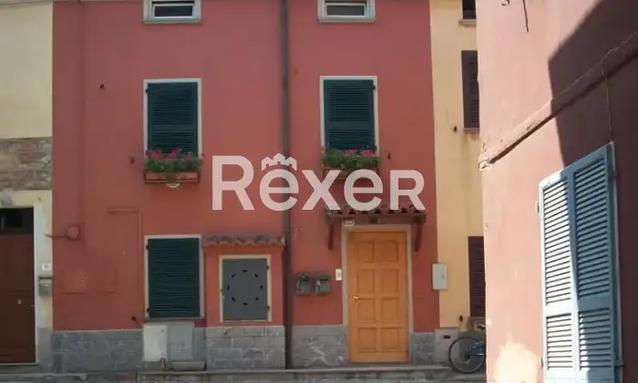 Rexer-Ziano-Piacentino-APPARTAMENTO-AL-PRIMO-E-SECONDO-PIANO-Altro