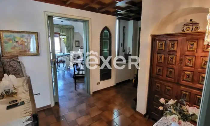 Rexer-Nuoro-Appartamento-Via-Lombardia-angolo-Via-Veneto-sito-al-piano-Ingresso