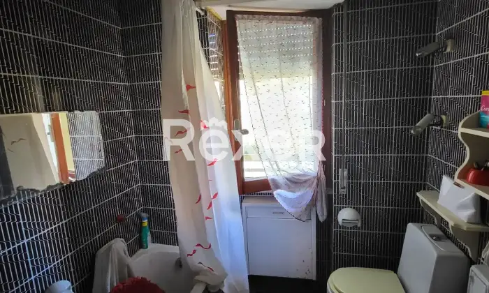 Rexer-Nuoro-Appartamento-Via-Lombardia-angolo-Via-Veneto-sito-al-piano-Bagno