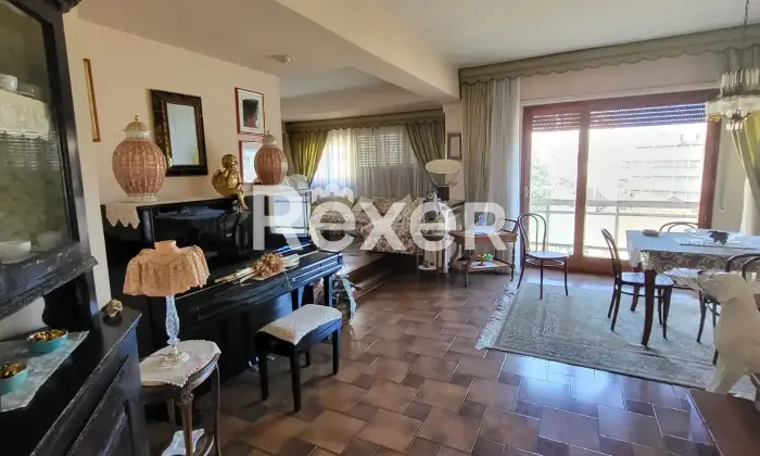 Rexer-Nuoro-Appartamento-Via-Lombardia-angolo-Via-Veneto-sito-al-piano-Soggiorno