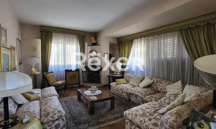 Rexer-Nuoro-Appartamento-Via-Lombardia-angolo-Via-Veneto-sito-al-piano-Soggiorno