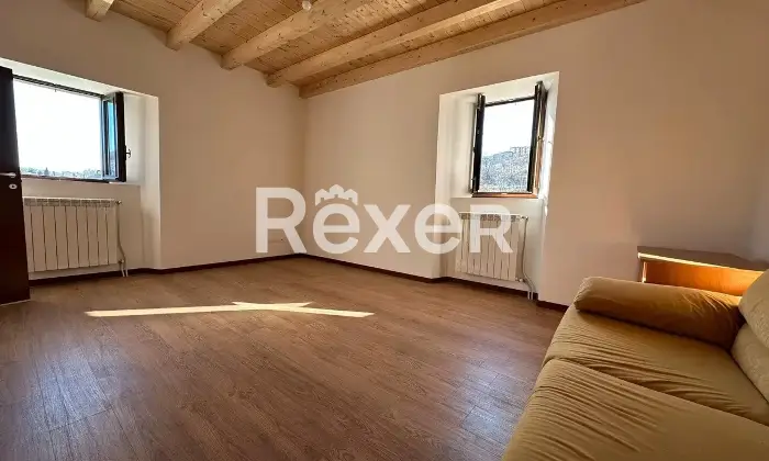 Rexer-Rota-dImagna-Casale-di-mq-Completamente-Ristrutturato-con-Vista-e-Ampio-Terreno-Perfetto-per-BB-o-grande-famiglia-Altro