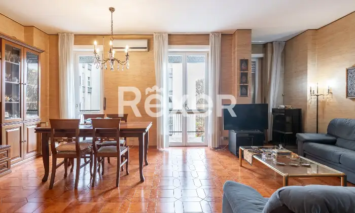 Rexer-Milano-Ampio-trilocale-con-doppio-ingresso-e-balcone-Altro