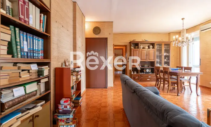 Rexer-Milano-Ampio-trilocale-con-doppio-ingresso-e-balcone-Altro