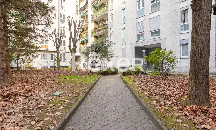 Rexer-Milano-Ampio-trilocale-con-doppio-ingresso-e-balcone-Altro