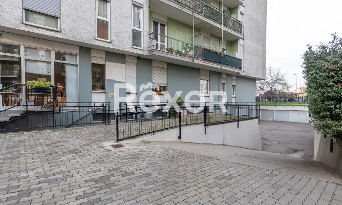 Rexer-Milano-Ampio-trilocale-con-doppio-ingresso-e-balcone-Altro