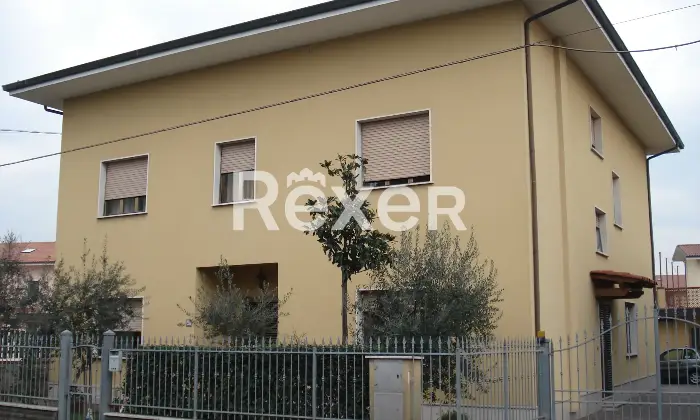Rexer-Pieve-a-Nievole-Ampio-complesso-residenziale-con-due-unit-indipendenti-giardino-privato-e-pertinenze-ideale-per-famiglie-o-attivit-ricettive-Facciata