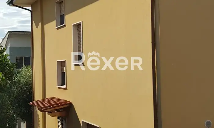 Rexer-Pieve-a-Nievole-Ampio-complesso-residenziale-con-due-unit-indipendenti-giardino-privato-e-pertinenze-ideale-per-famiglie-o-attivit-ricettive-Esterno
