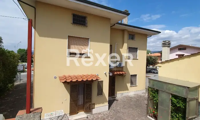 Rexer-Pieve-a-Nievole-Ampio-complesso-residenziale-con-due-unit-indipendenti-giardino-privato-e-pertinenze-ideale-per-famiglie-o-attivit-ricettive-Esterno