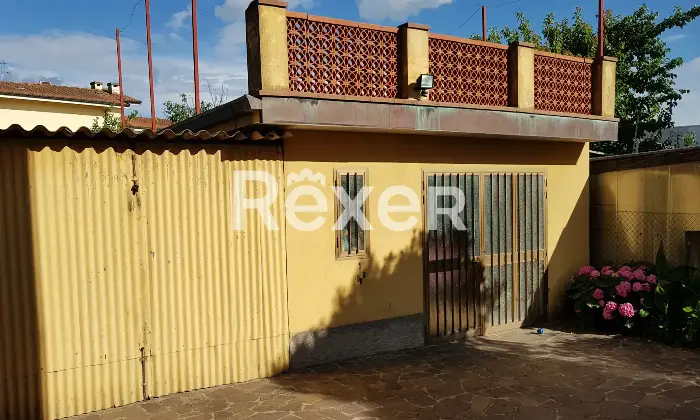 Rexer-Pieve-a-Nievole-Casa-bifamiliare-indipendente-con-giardino-Box