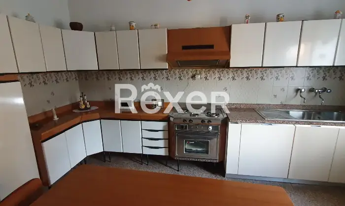 Rexer-Pieve-a-Nievole-Ampio-complesso-residenziale-con-due-unit-indipendenti-giardino-privato-e-pertinenze-ideale-per-famiglie-o-attivit-ricettive-Cucina