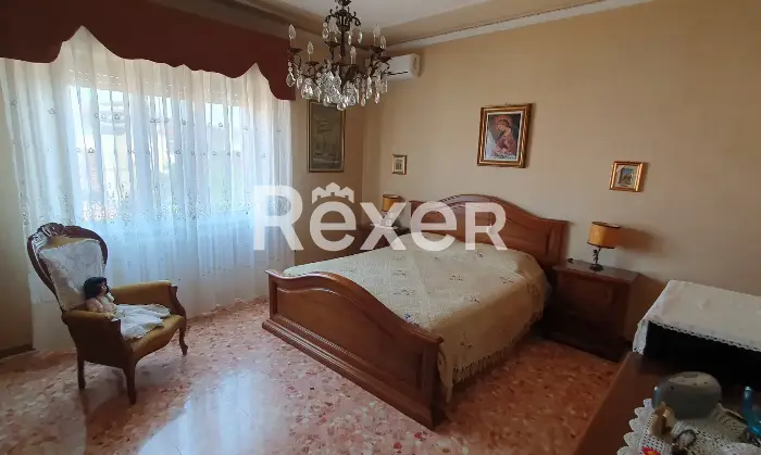 Rexer-Pieve-a-Nievole-Ampio-complesso-residenziale-con-due-unit-indipendenti-giardino-privato-e-pertinenze-ideale-per-famiglie-o-attivit-ricettive-Camera-da-letto