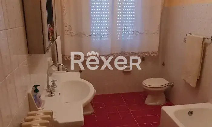 Rexer-Pieve-a-Nievole-Casa-bifamiliare-indipendente-con-giardino-Bagno