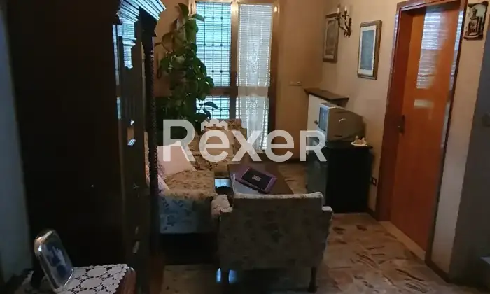 Rexer-Pieve-a-Nievole-Ampio-complesso-residenziale-con-due-unit-indipendenti-giardino-privato-e-pertinenze-ideale-per-famiglie-o-attivit-ricettive-Ingresso