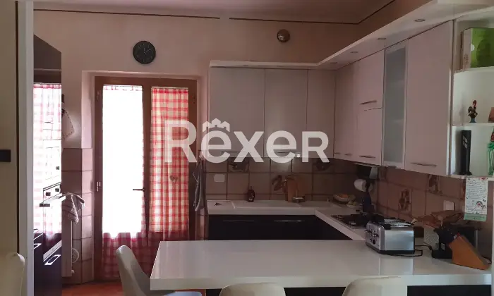 Rexer-Pieve-a-Nievole-Ampio-complesso-residenziale-con-due-unit-indipendenti-giardino-privato-e-pertinenze-ideale-per-famiglie-o-attivit-ricettive-Cucina