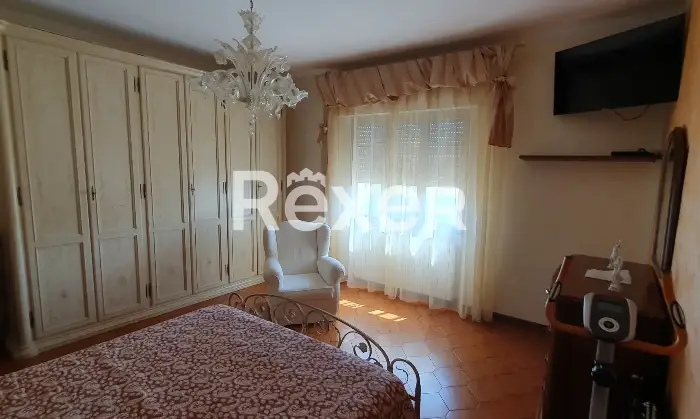 Rexer-Pieve-a-Nievole-Ampio-complesso-residenziale-con-due-unit-indipendenti-giardino-privato-e-pertinenze-ideale-per-famiglie-o-attivit-ricettive-Camera-da-letto