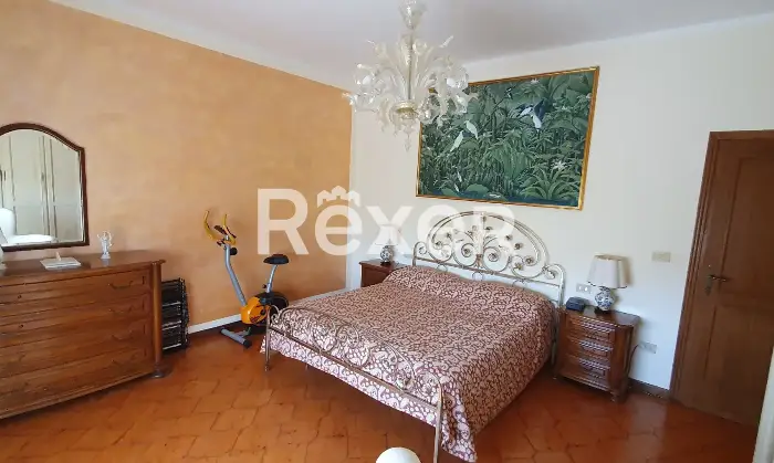 Rexer-Pieve-a-Nievole-Ampio-complesso-residenziale-con-due-unit-indipendenti-giardino-privato-e-pertinenze-ideale-per-famiglie-o-attivit-ricettive-Camera-da-letto