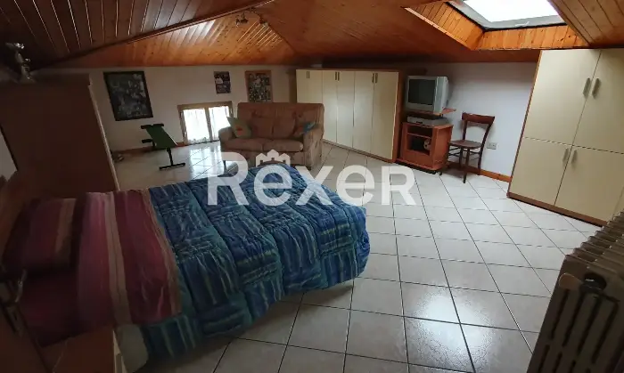 Rexer-Pieve-a-Nievole-Casa-bifamiliare-indipendente-con-giardino-Mansarda