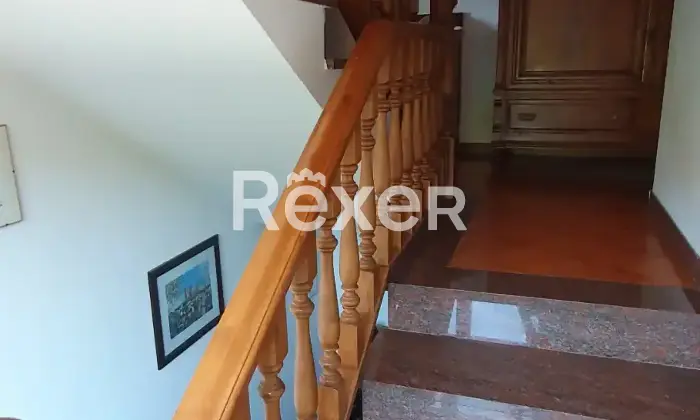 Rexer-Pieve-a-Nievole-Casa-bifamiliare-indipendente-con-giardino-Scala