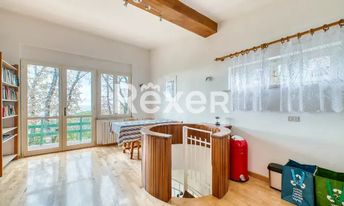 Rexer-Magione-Villa-indipendente-con-vista-lago-e-giardino-privato-Altro