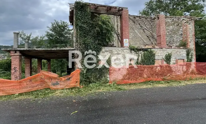 Rexer-Maiolo-Casolare-indipendente-con-terreno-agricolo-Terrazzo