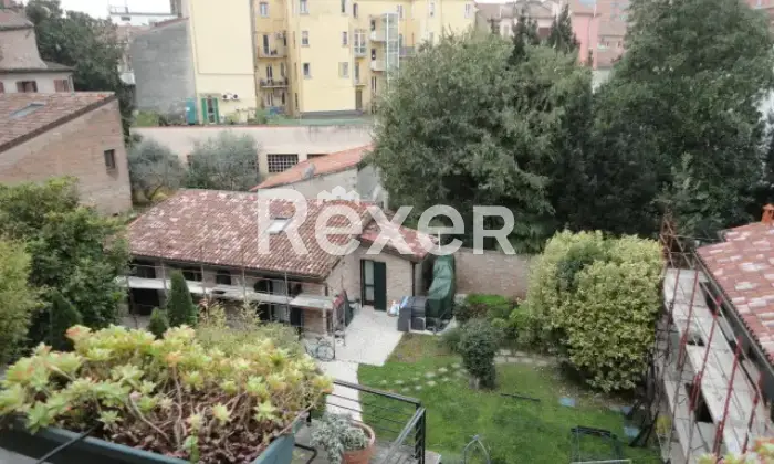Rexer-Ferrara-Appartamento-in-centro-storico-con-soppalco-Altro