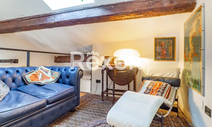 Rexer-Ferrara-Appartamento-in-centro-storico-con-soppalco-Altro