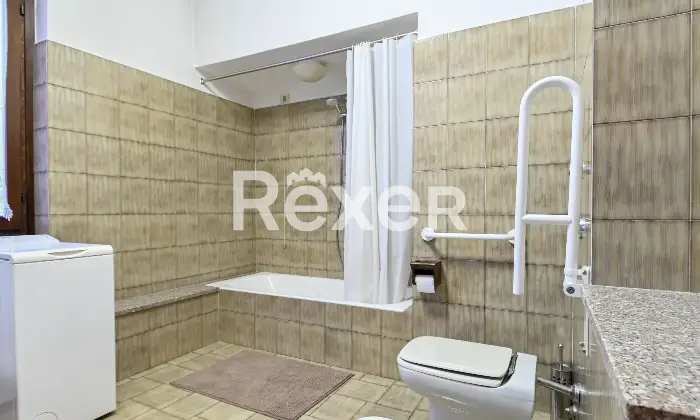 Rexer-Morengo-Appartamento-in-villa-con-box-auto-e-ampia-taverna-Altro