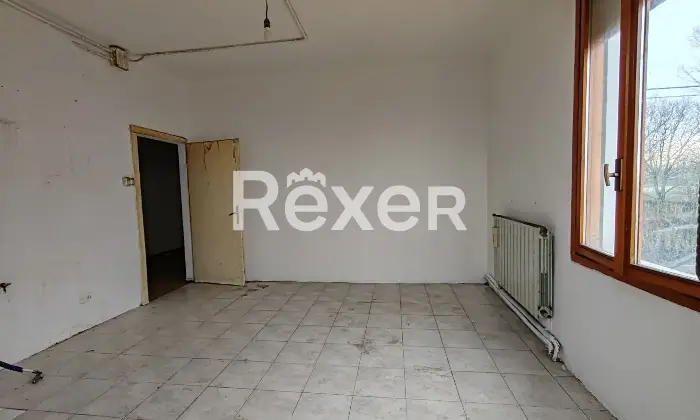Rexer-Carpi-Immobile-indipendente-con-cortile-e-locale-commerciale-Altro