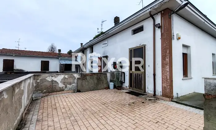 Rexer-Carpi-Immobile-indipendente-con-cortile-e-locale-commerciale-Altro