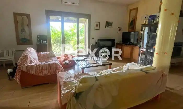 Rexer-Uggiano-la-Chiesa-VILLA-CON-SUOLO-EDIFICATORIO-MQ-REALIZZABILI-SU-DUE-LIVELLI-Salone