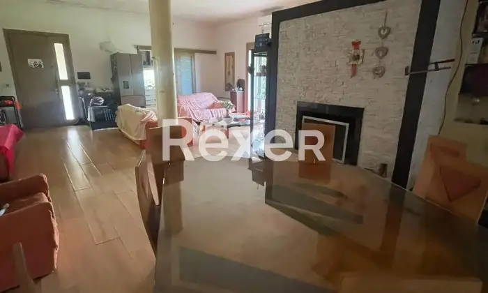 Rexer-Uggiano-la-Chiesa-VILLA-CON-SUOLO-EDIFICATORIO-MQ-REALIZZABILI-SU-DUE-LIVELLI-Salone