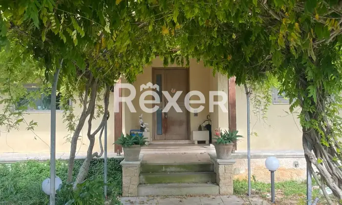 Rexer-Uggiano-la-Chiesa-VILLA-CON-SUOLO-EDIFICATORIO-MQ-REALIZZABILI-SU-DUE-LIVELLI-Giardino