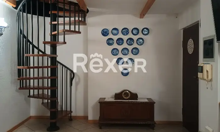 Rexer-Albavilla-Trilocale-con-bellissimo-ed-ampio-giardino-Altro