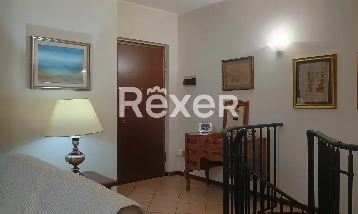 Rexer-Albavilla-Trilocale-con-bellissimo-ed-ampio-giardino-Altro