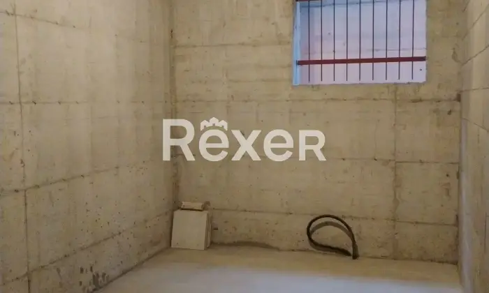 Rexer-Seveso-Monolocale-con-cantina-e-posto-auto-Cantina