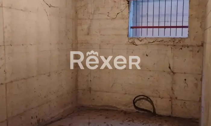 Rexer-Seveso-Monolocale-con-cantina-e-posto-auto-Cantina