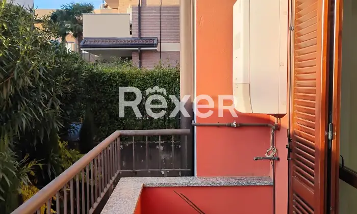Rexer-Seveso-Monolocale-con-cantina-e-posto-auto-Balcone