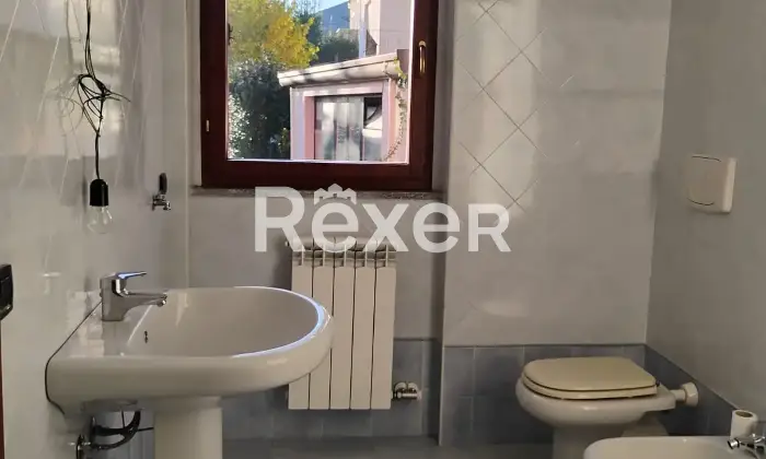 Rexer-Seveso-Monolocale-con-cantina-e-posto-auto-Bagno