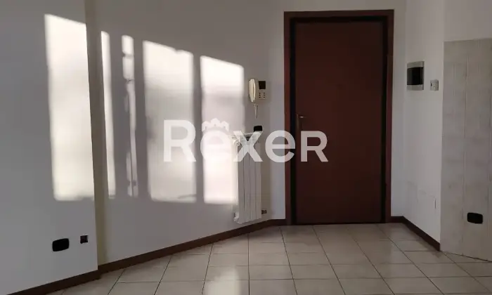 Rexer-Seveso-Monolocale-con-cantina-e-posto-auto-Ingresso