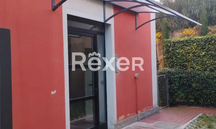 Rexer-Seveso-Monolocale-con-cantina-e-posto-auto-Ingresso