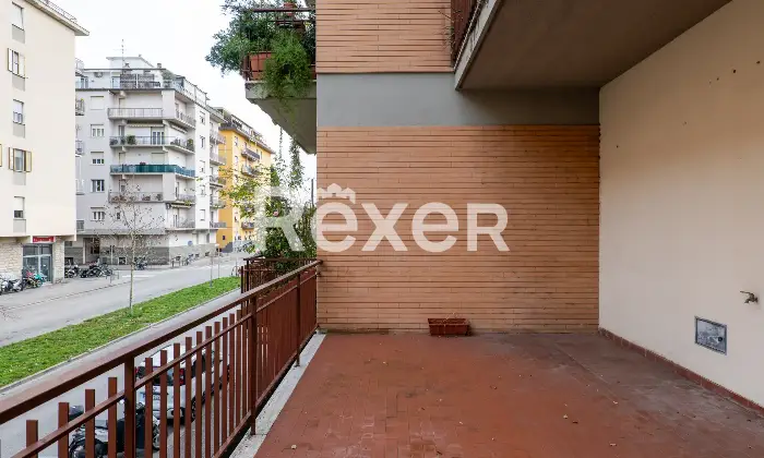Rexer-Scandicci-Ampio-tre-vani-con-terrazza-e-balcone-Altro