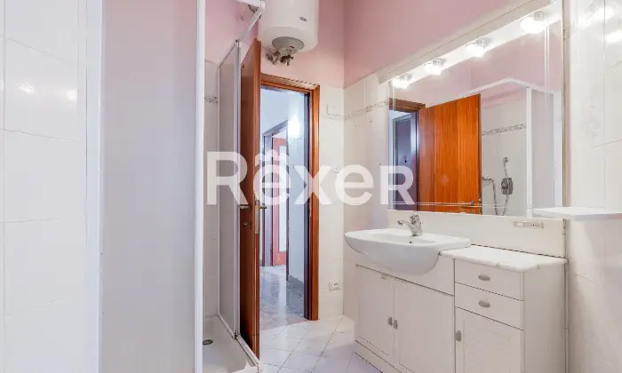 Rexer-Scandicci-Ampio-tre-vani-con-terrazza-e-balcone-Altro